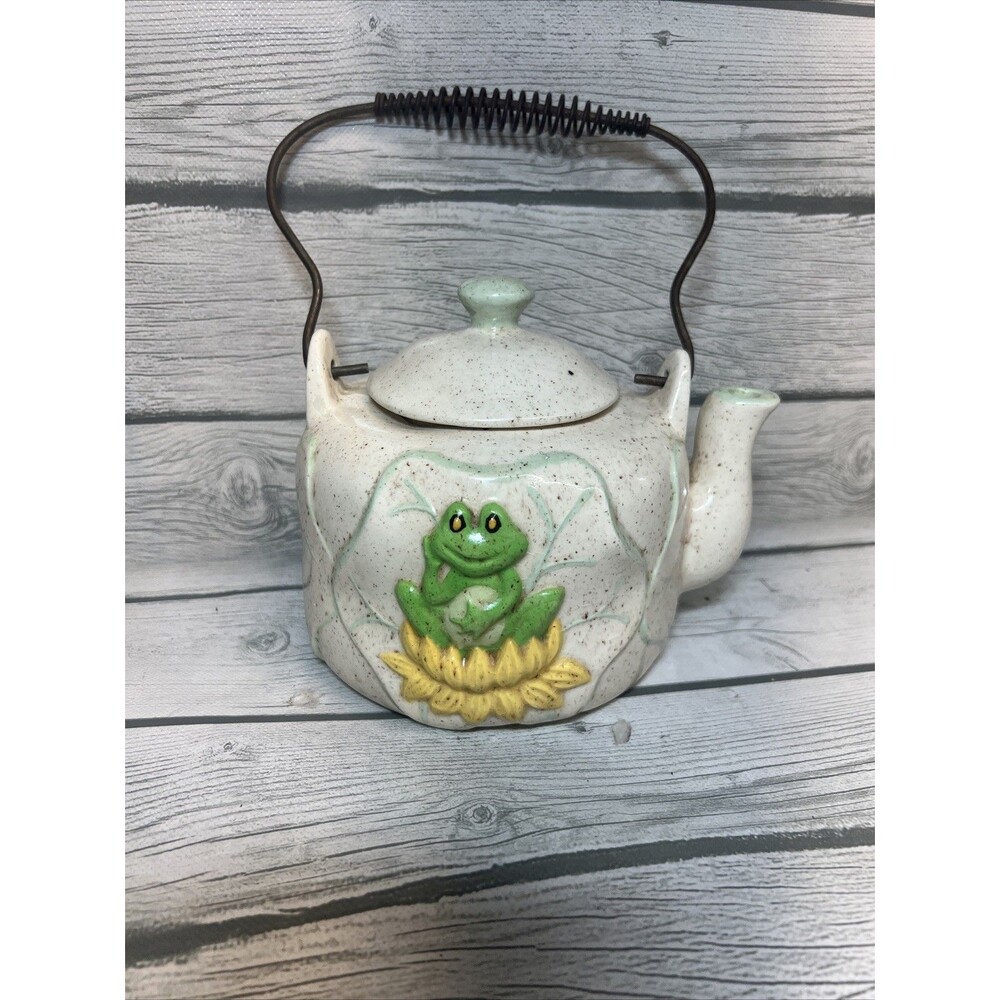 Sears Roebuck “Style” Neil The Frog Teapot Vintage Metal Handle